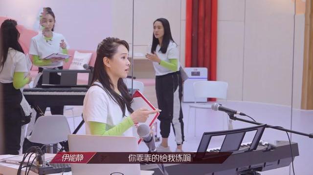 肆无忌惮的美|伊能静练歌被王智惹怒，她怒怼8字就让对方乖乖闭嘴，太霸气了