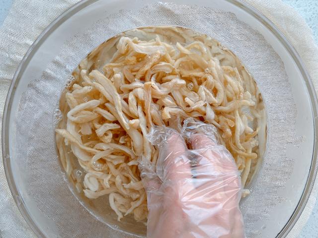 用传统的方法制作萝卜干，简单3步，脆爽好吃又下饭，保存时间久