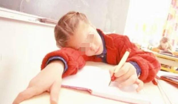 「超级宝妈」孩子拖拉不是因动作慢？父母做好这4点，孩子会有明显好转