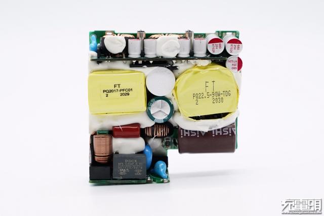 联想90W双C口氮化镓快充拆解，双口45W快充，内部设计爱了