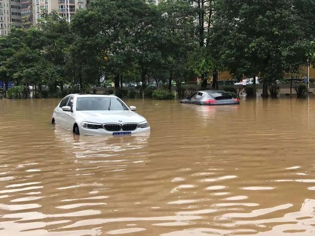 『开心的笨小孩』暖哭！二胎妈妈暴雨夜临产，多亏了他们！
