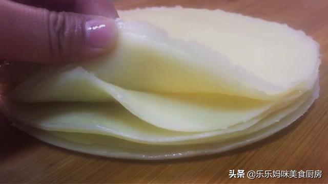 懒人凉皮想要好吃，可不是直接调面糊那么简单，教你正确做法，香