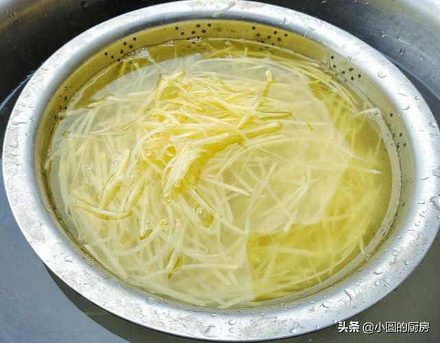 1个土豆3个蛋，教你做早餐，5分钟出锅，香软酥脆