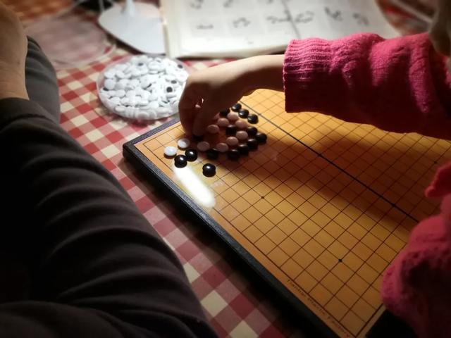 超级宝妈▲孩子上学第300天：爸妈集体变学霸，老人学会了看谱子！