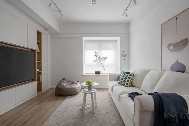 难怪入墙设计广受小户型喜欢，门入墙省空间、水龙头入墙高级