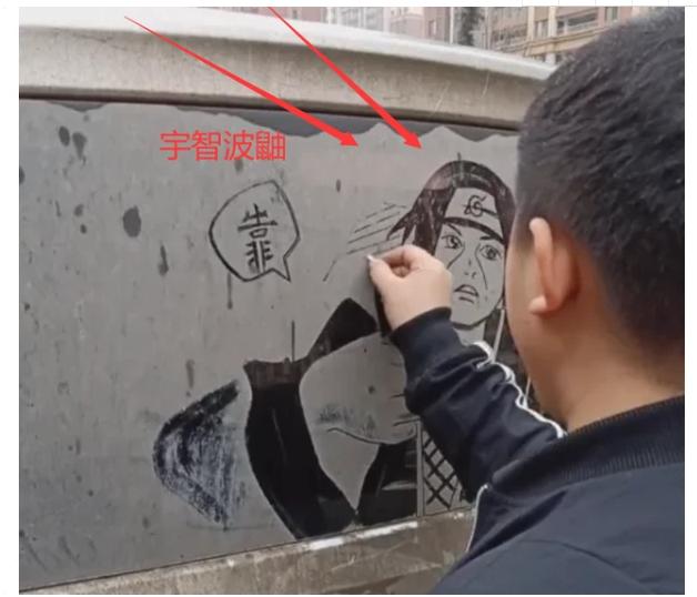 农民工在车后随手画画，车主看后很感动，不舍得洗车