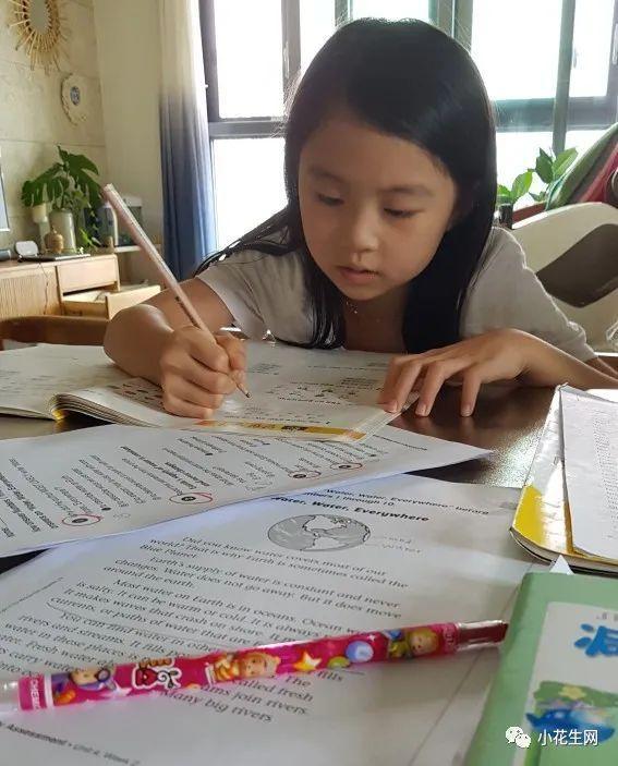 孩子|三个妈妈给娃精心布置“书桌区”，好多“鸡娃小心机”