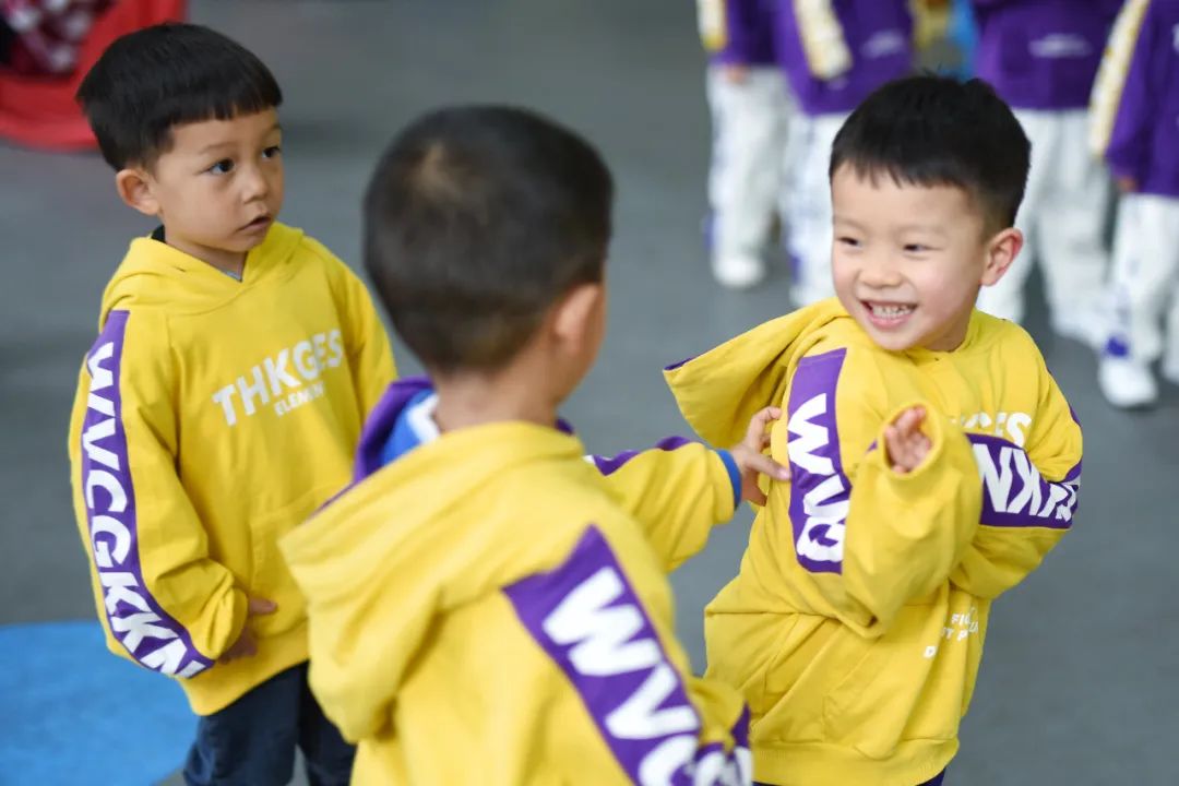 夕阳下的彩虹■育·观点 | 幼儿园现在才开学,这学期还有必要送孩子去吗?