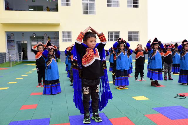 昭觉县洒拉地坡乡幼儿园辅导员：学好普通话彝族孩子们才有机会走出大山