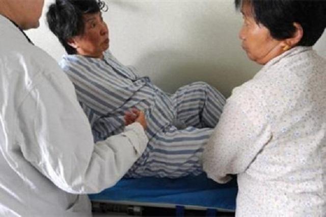 正儿八经小青年|女性高龄产子，产后“衰老”能有多快？有钱有颜的女星也不能免俗