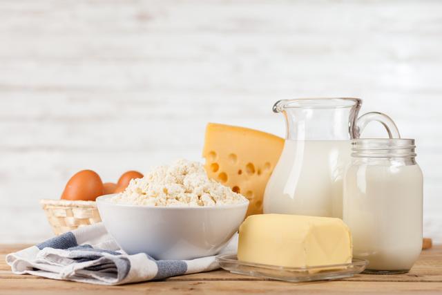 牛奶并不是人人都能喝，这7类人最好别碰，再好喝也要管住嘴