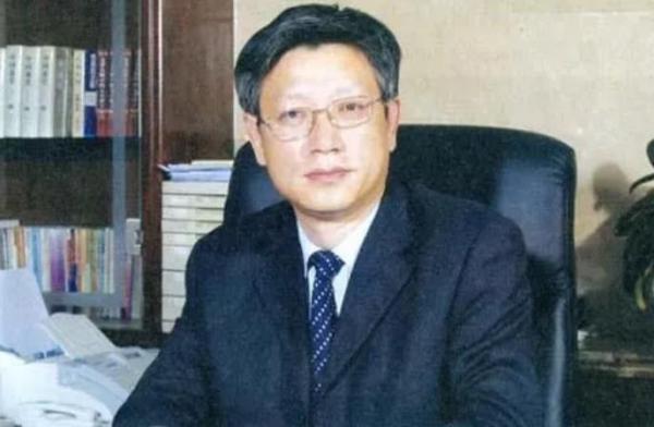 王莉|“院士风波”引关注，茅台史上首位女总工，27年如何炼成酿酒大师？