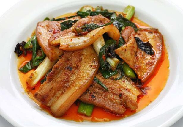 高血压除服药外，饮食做到“4多4少”稳定血压，远离并发症
