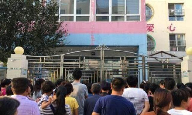 超级宝妈|日本孩子上下学，为什么不用父母接送？他们处理人贩子的方法够狠