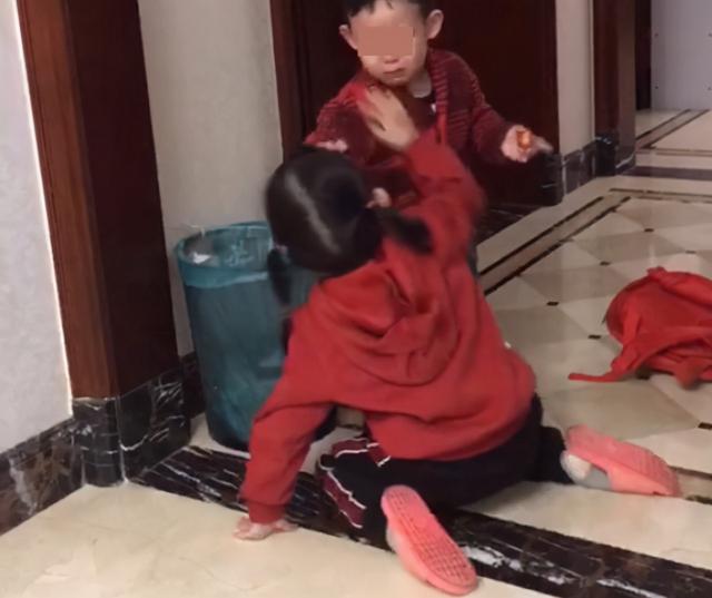 多子女家庭，新型“偏心”方式出台，大宝：在家里我是多余的