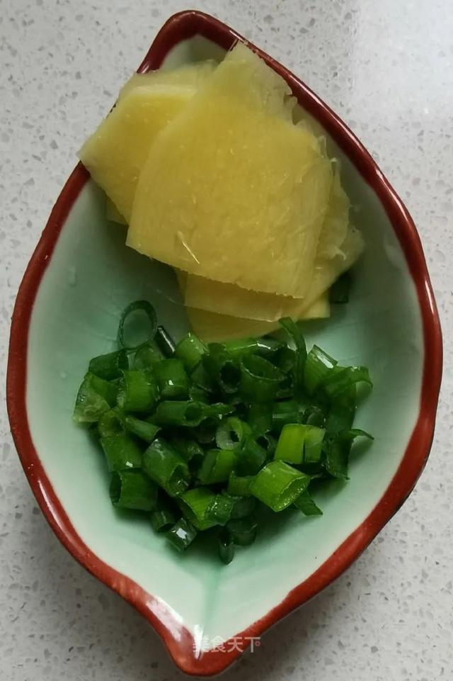 浇汁萝卜：冬日萝卜赛人参，软糯鲜香，比肉都好吃