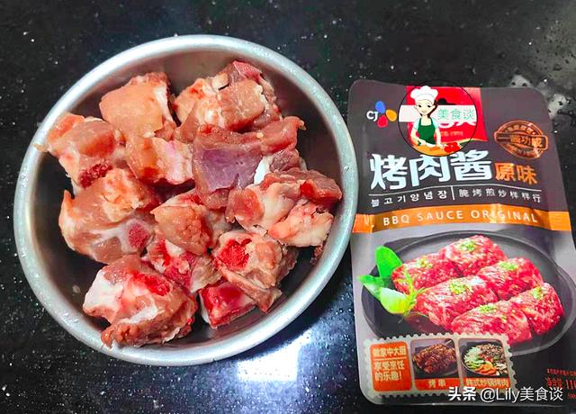 排骨此做法，不加一滴水，出锅鲜美到流口水，做一盘，儿子吃撑了