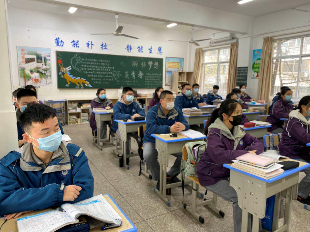 「暖先生格调」实拍！开学第一天，南京老师紧急通知！上课、吃饭是这样的……