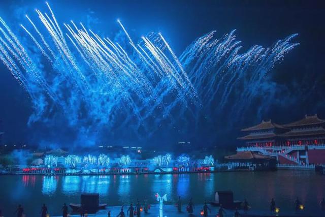 我的天！蔡徐坤、Angelababy、郭麒麟等跑男家族成员齐聚清明上河园！穿宋装、玩穿越，一起揭开这里的神秘面纱|影视交流地