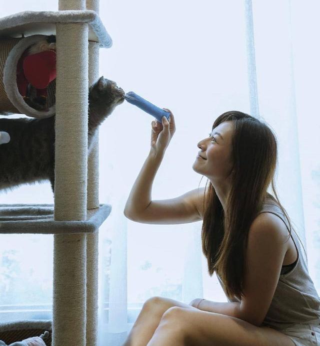 跳出火坑！前TVB花旦终于签约新公司 直言感谢老公一直在身边|资讯早知道