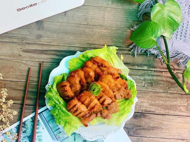 在家自制烤肉，好吃不油腻，菜叶卷一卷，一口一个真过瘾