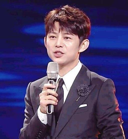 何炅为欧阳娜娜演技抱打不平，却遭吐槽：口碑太好，想毁一毁？|影视交流地