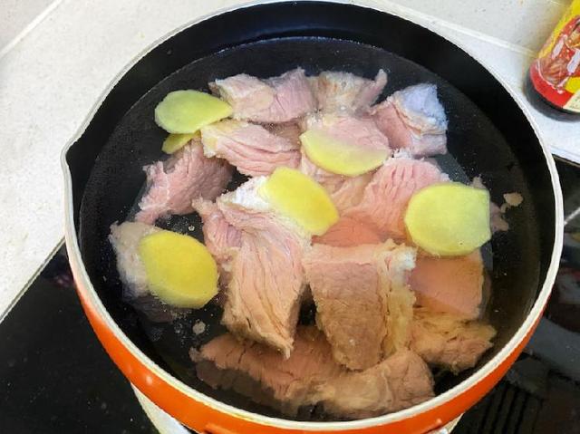 放开那块牛肉，交给电饭锅来