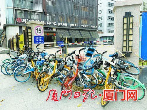 光明网:共享单车被拿来“围挡”