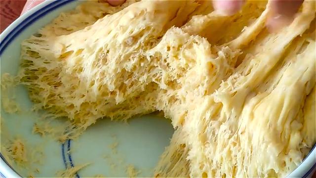 燕麦这样做太好吃了，往里面加3个鸡蛋，比油条好吃，比馅饼简单