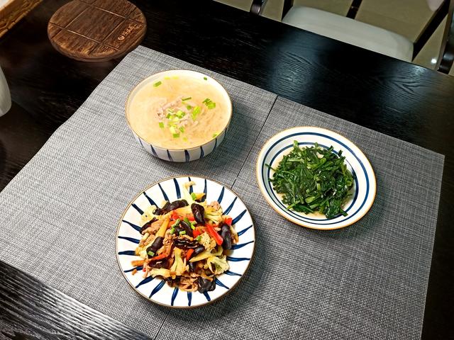 18线小城镇老两口的晚餐，10元钱成本，热乎鲜美贼好吃