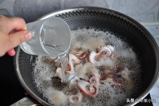 用煮饺子的方法煮八爪鱼，爽试爽成功，又脆又嫩特好吃