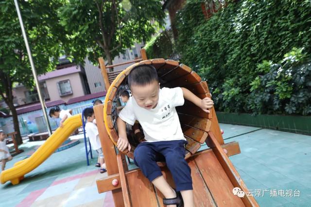晴空蓝兮|小小小神兽回笼！张张都是表情包，画风“哈哈哈哈哈”