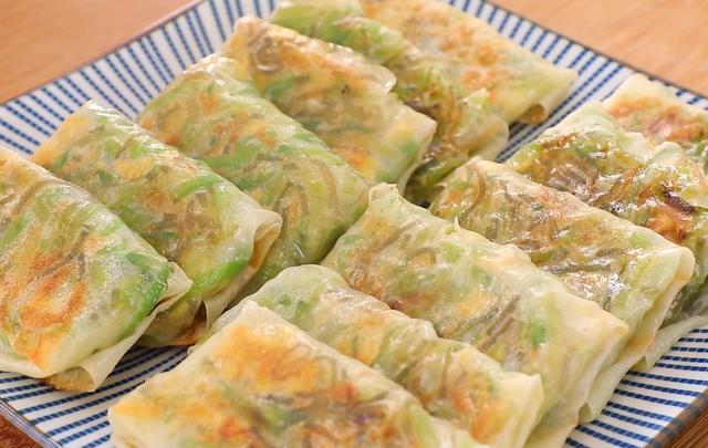 一个萝卜，两个鸡蛋，这样做超好吃，皮薄大馅，香酥多汁比包子香