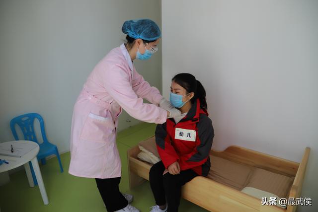 「你的育儿经」开学准备，家长速看！“教科书版”幼儿园应急演练来了