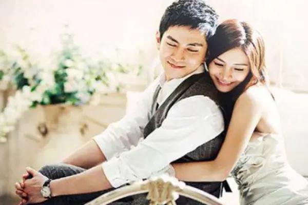 爱在屋檐下|女人产后24小时，若老公为你做过这3件事，说明他真的很爱你