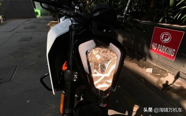 KTM 125 Duke新款亮相 油箱加大续航增长100公里