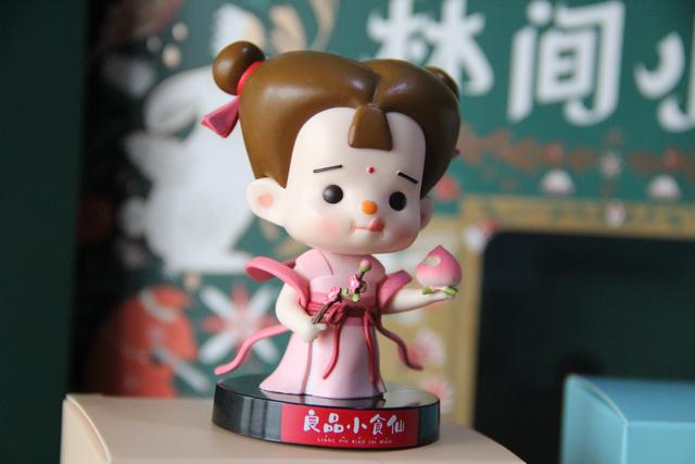 「你的育儿经」?孩子想吃零食别急着说“不”，禁止孩子吃零食，不如学会聪明选