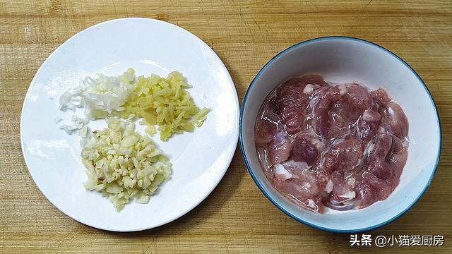 家常香菇炒油菜，这样做好吃，制作简单，味道清香，下饭还解腻