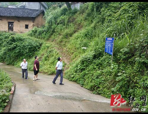 红网宁远:夜巡地质灾害点 人民干部保民安