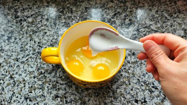 家常小炒豆芽菜炒蛋，以前在农家庄吃过一次，一直对它恋恋不忘