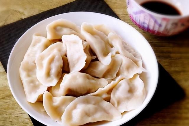 饺子肉馅不好吃？面点师教你正确调馅做法，饺子肉馅鲜嫩又多汁