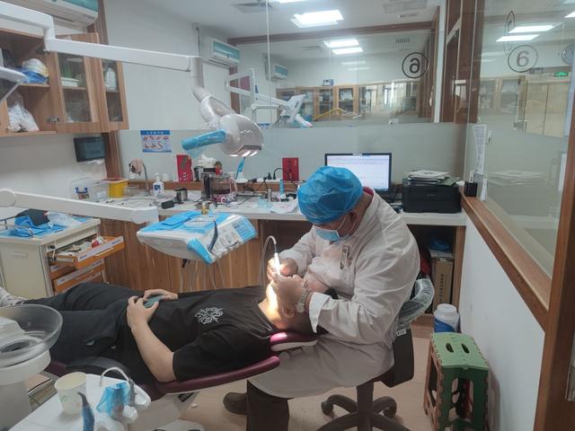 陈敏聪|一门三代牙医！东莞这家人拔的牙串起来，能从虎门一直排到莞城