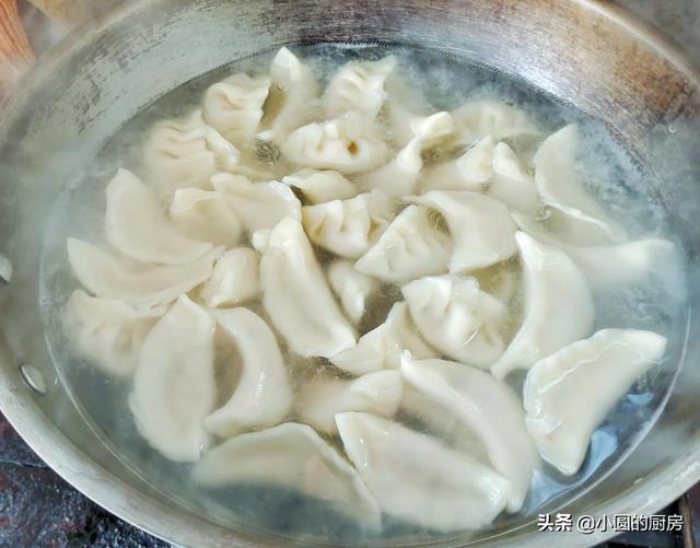 早餐迷上了这荤素搭配的饺子，面皮劲道，馅料鲜美营养好