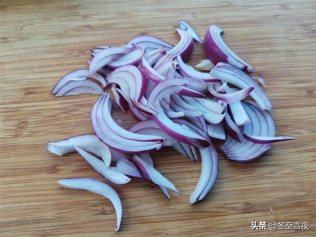 烤牛肉的家常腌制方法，肉嫩不腥膻，和烤肉店味道一样好吃