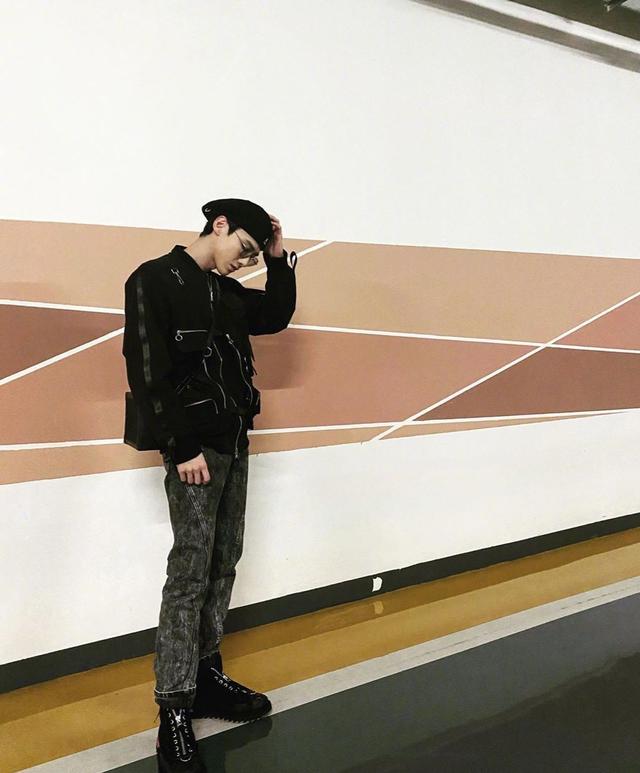 普拉达女王白敬亭|亭会穿 亭帅气