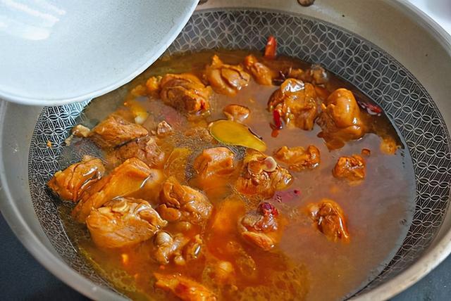 想吃啤酒鸭？不用去饭店，大厨教你在家做，不腥不腻吃着真过瘾