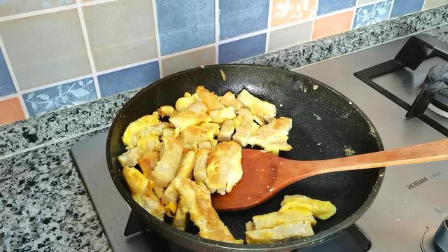 西红柿+冻豆腐这样做，酸香可口，特别下饭，不光好吃还能减肥