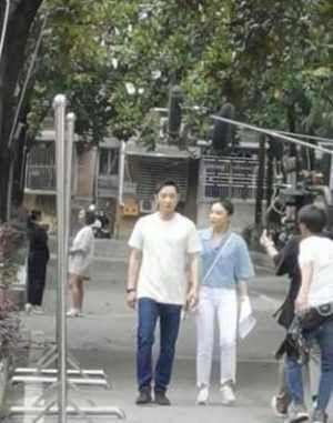 桃气十足|39岁罗晋近照曝光，身材五五分，大肚腩藏不住，真成中年大叔了