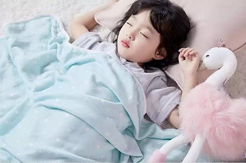 亲本佳人|不同年龄段的孩子睡多久为佳？并非越多越好，婴幼儿哄睡方法不同