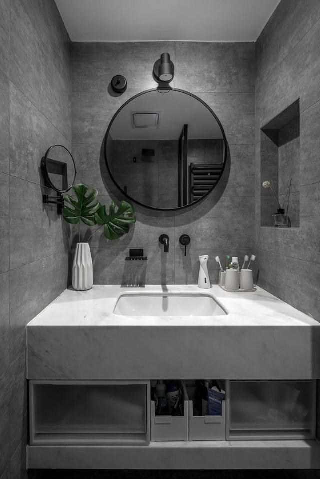 难怪入墙设计广受小户型喜欢，门入墙省空间、水龙头入墙高级